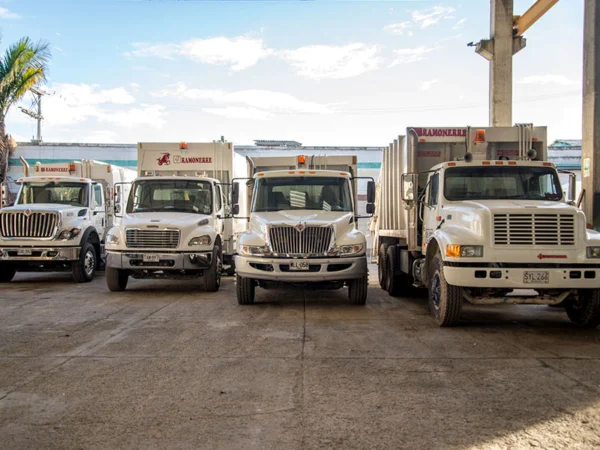 Alquiler vehículos recolectores de basura de 25 yd³